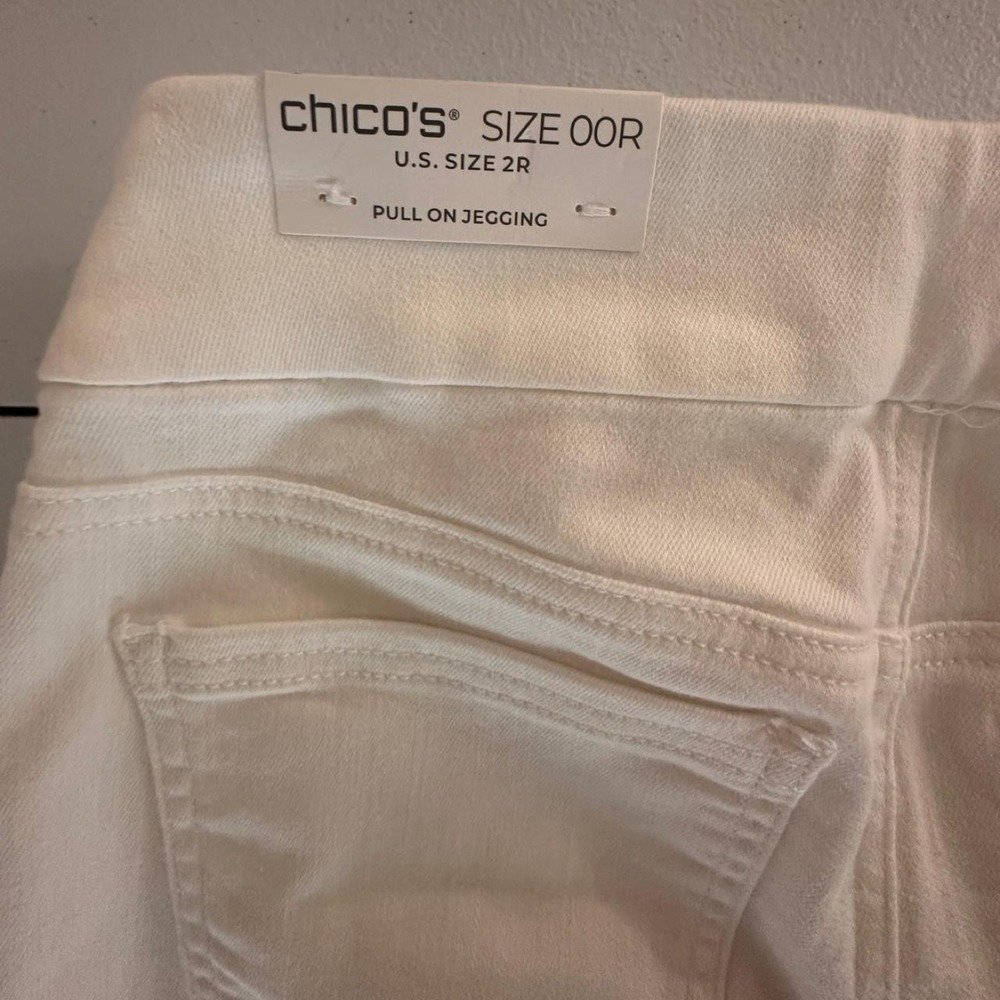 Chico's white pull up jogging size 2R NWT